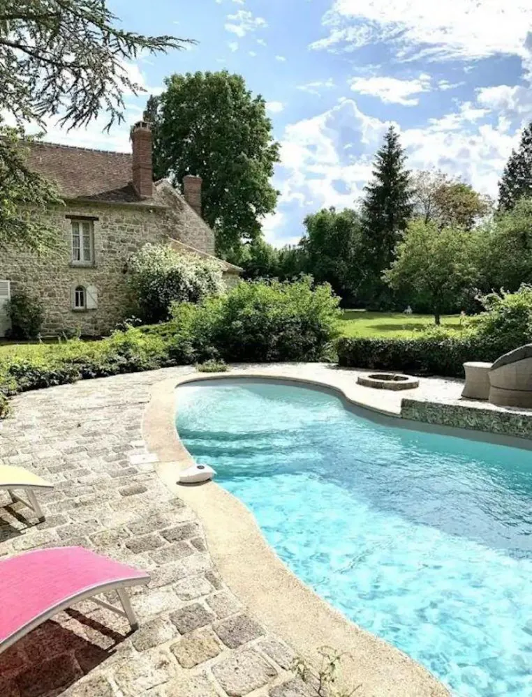 Sa maison pillée est en vente à un prix astronomique