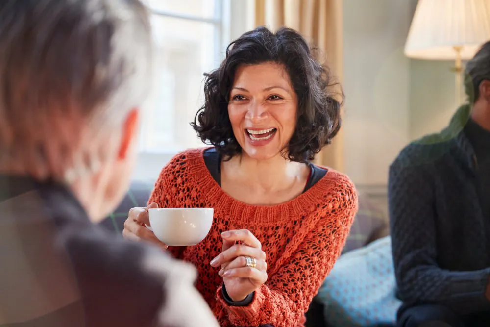 La toundra sibérienne pourrait disparaître en moins de 500 ans Couple d'âge moyen café, sourire, humain, lampe, heureux, geste
