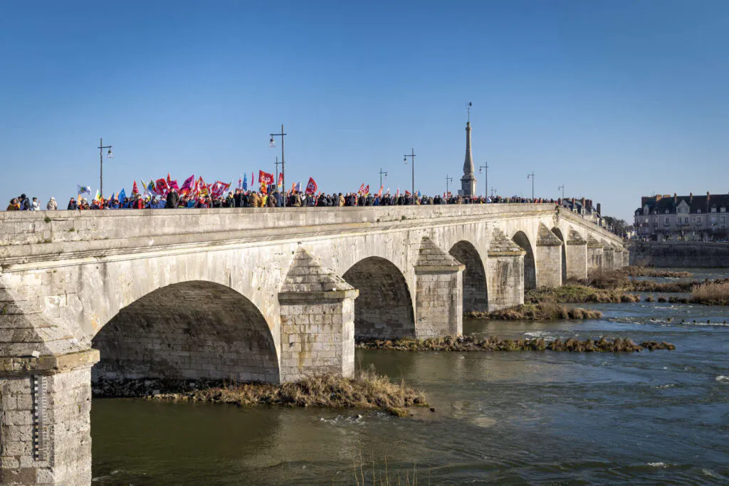 2cd9a2e_1675815902650-livemanif-blois-113jpg "Il est temps que le gouvernement entende la colère des villes moyennes"
