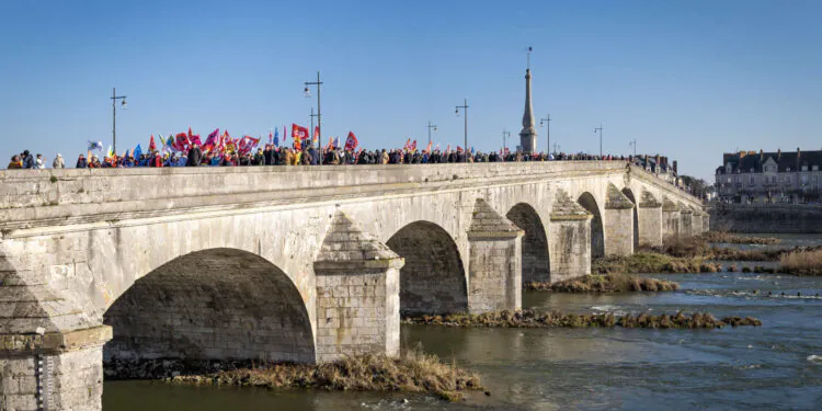"Il est temps que le gouvernement entende la colère des villes moyennes"