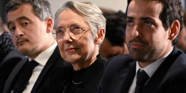 l'accord des acteurs sociaux inclus dans la loi