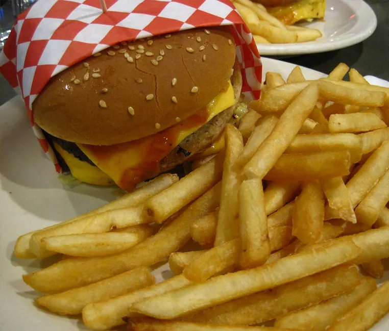 Mcdonal Happy Meal plateau de pourboire réseaux sociaux