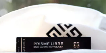 Examen du correcteur soin de la peau Givenchy Prisme Libre