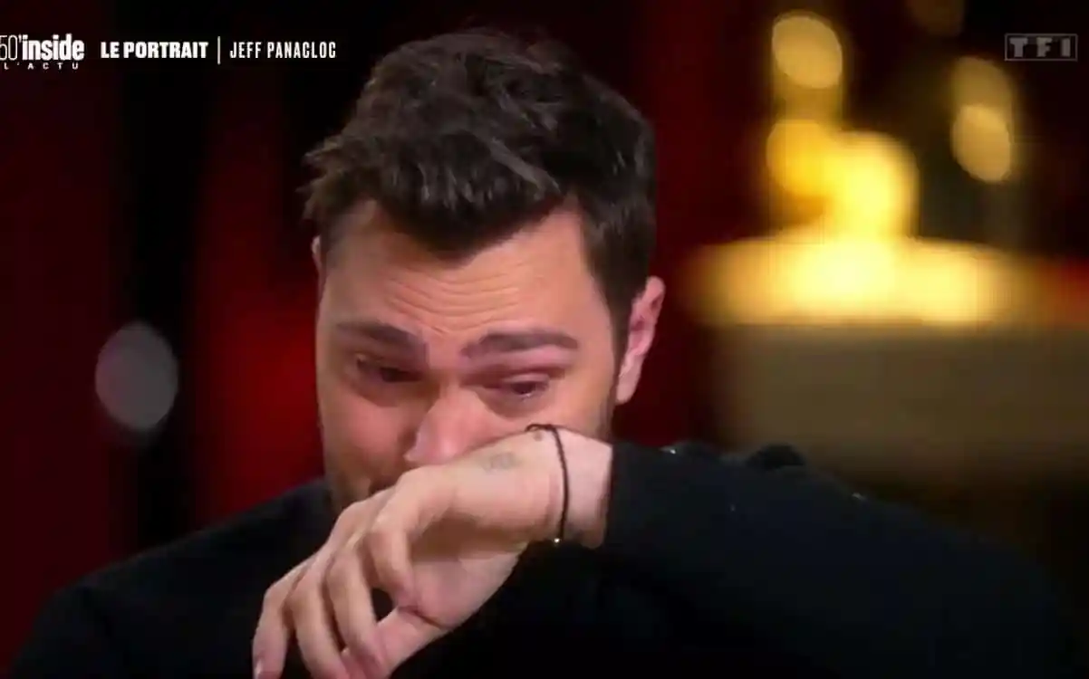 Jeff Panacloc pleure en découvrant un cliché souvenir et fait bouger la Toile