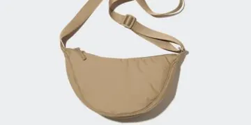 Le mini sac à bandoulière rond Uniqlo est tendance sur TikTok