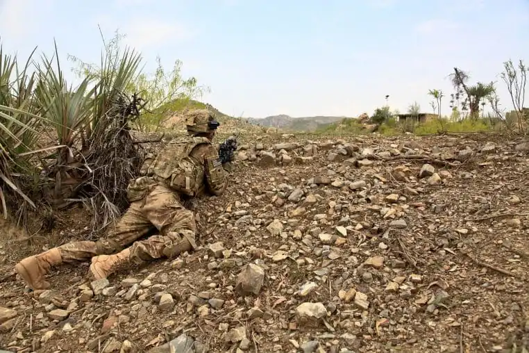 Une femme avoue à son mari militaire qu'elle l'a trompé