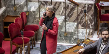 Elisabeth Borne fait des concessions pour gagner le soutien des députés