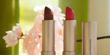  examen du rouge à lèvres minéraliste de bareMinerals |  Blogueuse beauté britannique