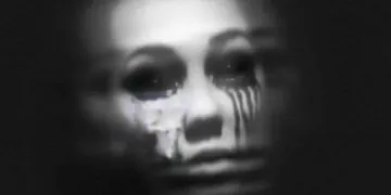 Paranormal : troublante photographie du fantôme d’une « fille aux yeux noirs »