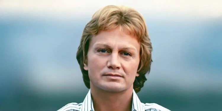 Je l’ai vu allongé un proche de Claude François revient sur les circonstances de son décès
