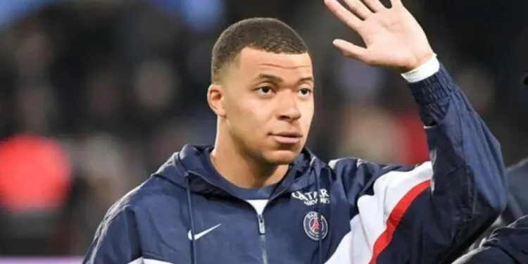 Il se prend pour Jeanne d’Arc Kylian Mbappé en prend violemment pour son grade