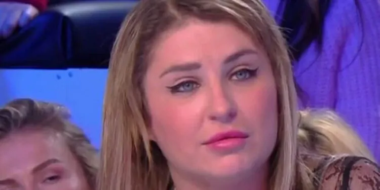 Malgré sa vaste expérience de la grossesse, Amandine Pellissard choquée de son ventre très rond