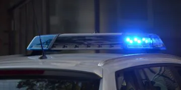 Après le décès tragique de leur bébé suite à une overdose de fentanyl dans un Airbnb, ils engagent une action en justice contre la plateforme
