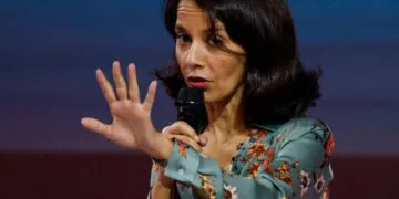 Sophia Aram révèle le harcèlement qu'elle subit depuis son clash avec Cyril Hanouna