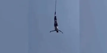 Thaïlande : Un touriste saute à l