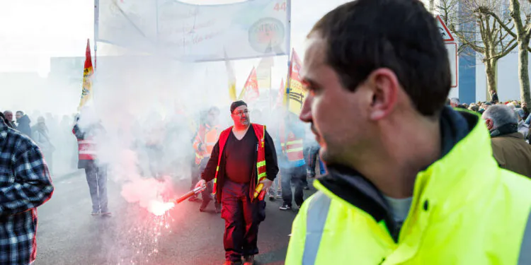 tous les syndicats appellent à un mouvement reconductible contre la réforme des retraites