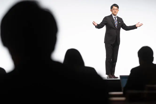 Koji Sato, futur patron de Toyota, lors d'une conférence de presse à Tokyo le 13 février 2023.