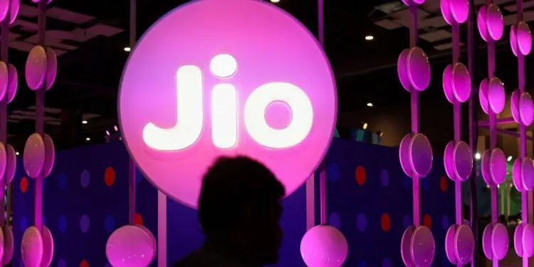 Jio Installs 1 Lakh Towers to Expedite 5G Rollout in India, Department of Telecom Data Shows