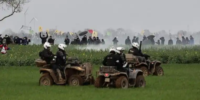Samu Sainte-Soline police forces de l'ordre france politique manifestation