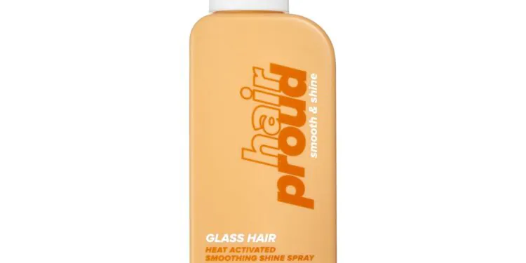 Nous examinons le spray brillant pour cheveux Hair Proud Glass et voici nos pensées les plus honnêtes