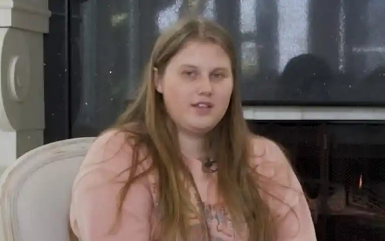 Celle qui prétend être Maddie McCan, s'adresse aux parents des disparus dans une vidéo