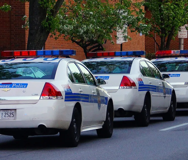 police policier appel détresse femme battue