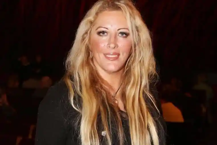 Loana ruiné les dettes (1)