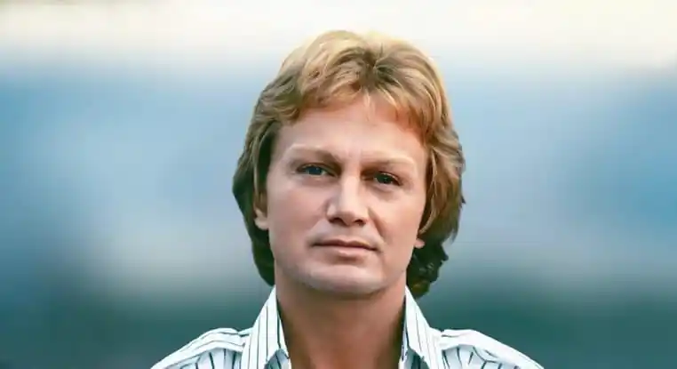 Je l'ai vu allongé, un proche de Claude François revient sur les circonstances de sa mort