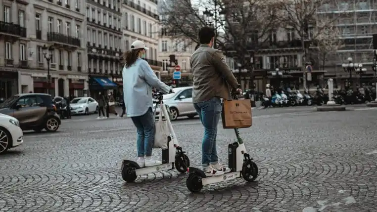scooters électriques paris chaux capitale france politique voter anne hidalgo