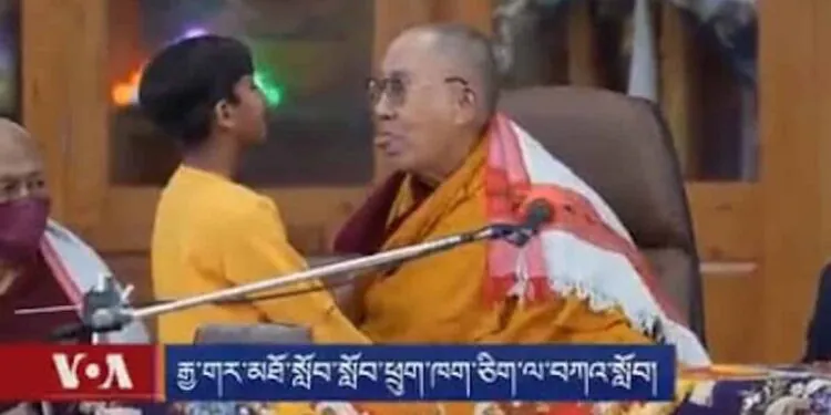 dalai lama enfant sucer langue