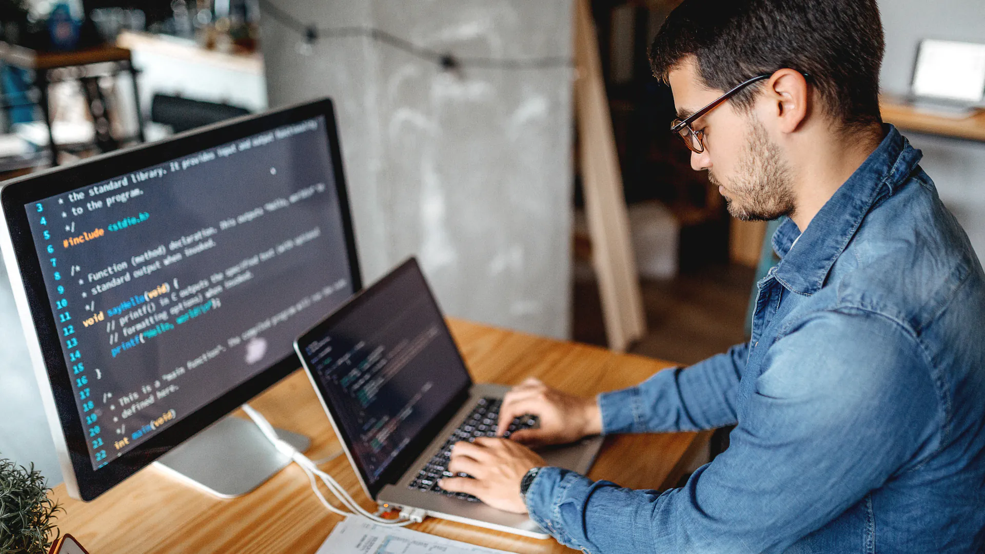 Ordinateur portable pour coder et programmer - GettyImages-1221204650