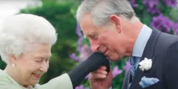 Charles III avec Elizabeth II