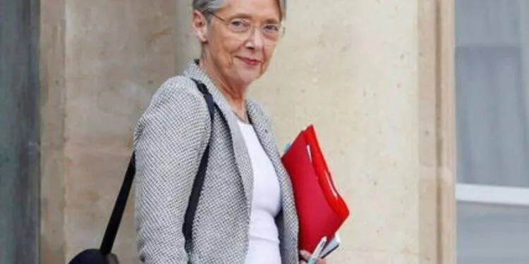 Papiers d'identité : Elisabeth Borne annonce une bonne nouvelle