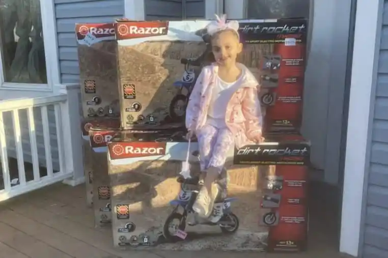 A 5 ans, elle achète des jouets et des vêtements à 4000 euros sur Amazon