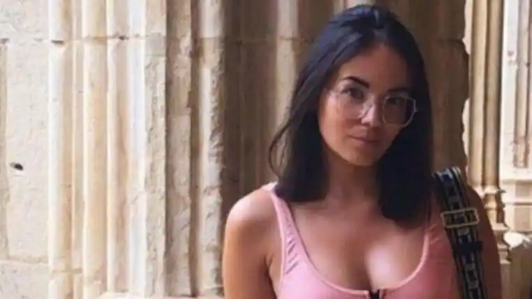 agathe auproux pâques bikini photo