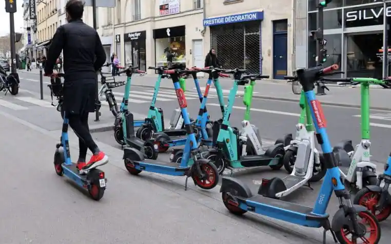scooters électriques paris chaux capitale france politique voter anne hidalgo