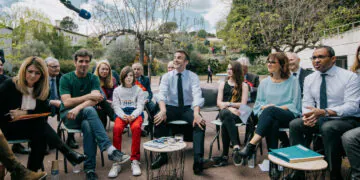 Macron annonce des augmentations, mais tendu sur "travailler plus pour gagner plus"
