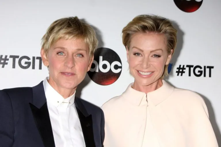 Ellen et Portia Adoption de bébé, peau, sourire