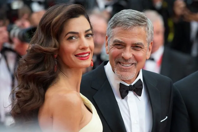 Smile, Tête, Mammifère, Expression faciale, Humaine, Heureux, Peau, Coiffure, Geste, Couples de pouvoir