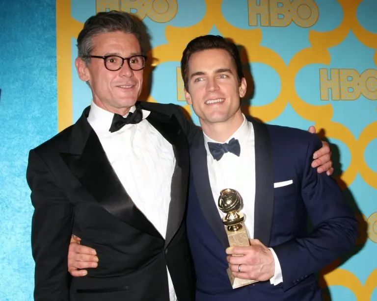 Simon Halls 2019, Sourire, Nœud papillon, Manteau, Chemise, Geste
