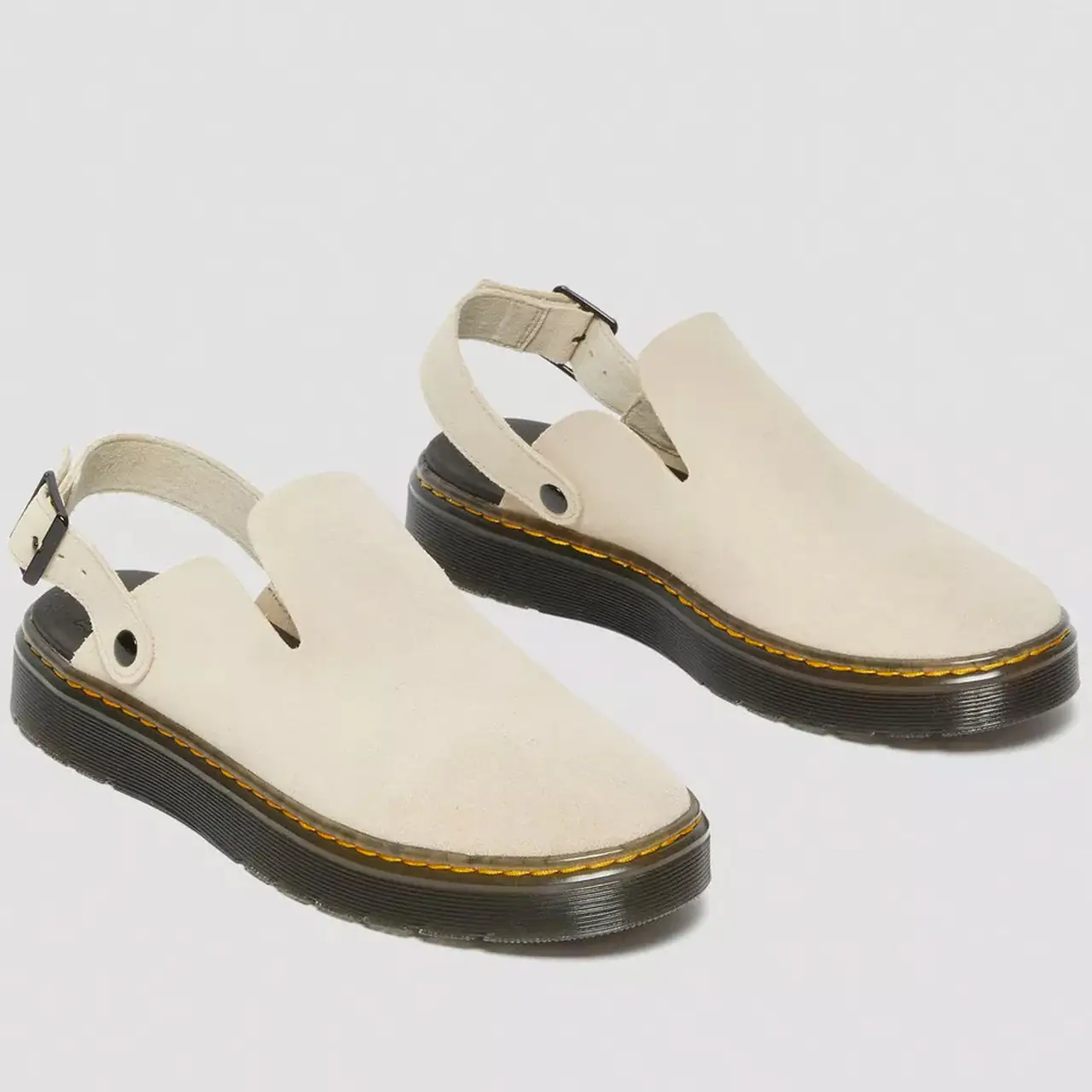 Les sabots Doc Martens Carlson sont l'alternative parfaite aux Birkenstock Bostons
