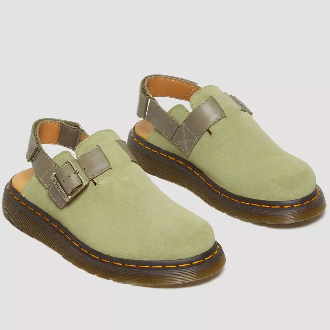 Les sabots Doc Martens Carlson sont l'alternative parfaite aux Birkenstock Bostons