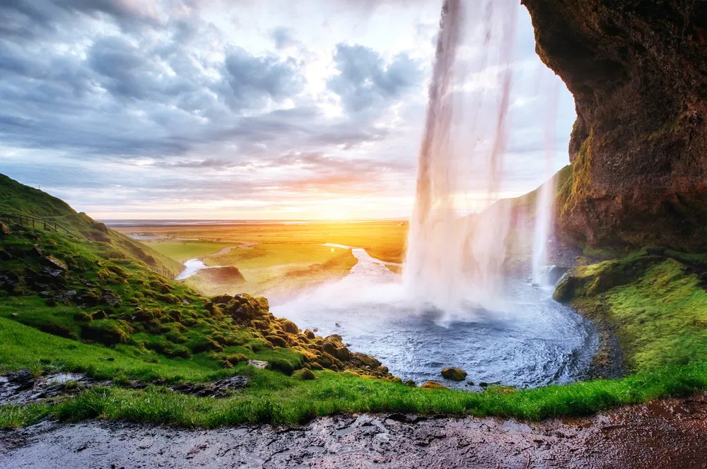 Seljalandsfoss, Lumière du soleil, Nuage, Eau, Sky, Plante, Ressources en eau, Paysage naturel, Montagne