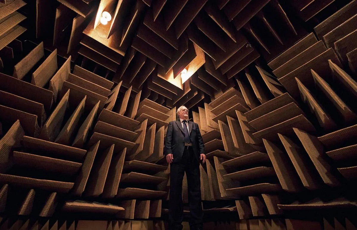 la chambre la plus silencieuse du monde, Marron, Bois