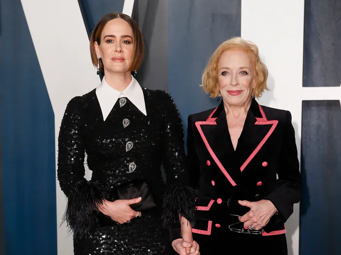 Sarah Paulson Holland Taylor Cherry Jones, Manche, Debout, Sourire, Geste
