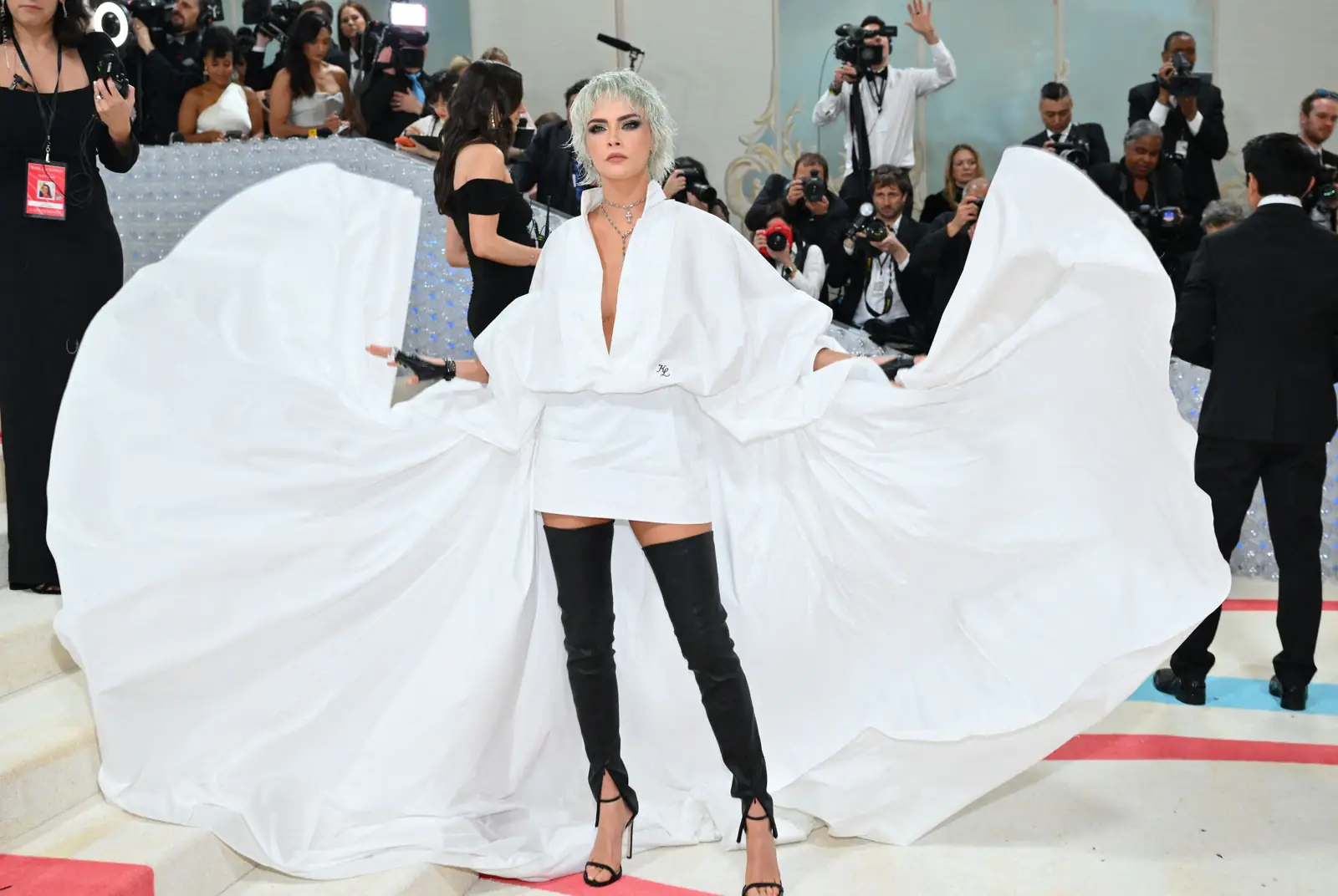 Le mannequin britannique Cara Delevingne arrive pour le Met Gala 2023 au Metropolitan Museum of Art le 1er mai 2023 à New York....