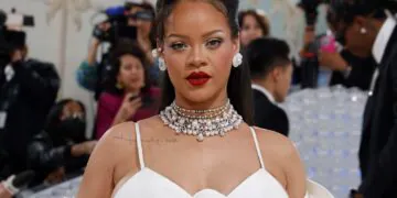 Le maquillage des yeux givrés de Rihanna au Met Gala valait vraiment la peine d'attendre…