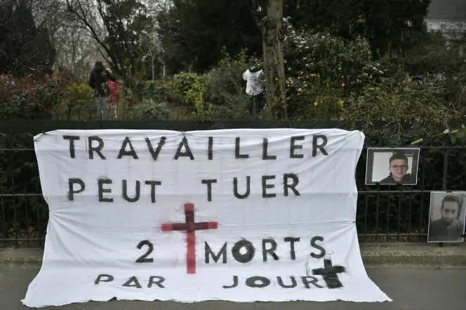 Lors d'un rassemblement de familles de victimes d'accidents du travail, à Paris, le 4 mars 2023.