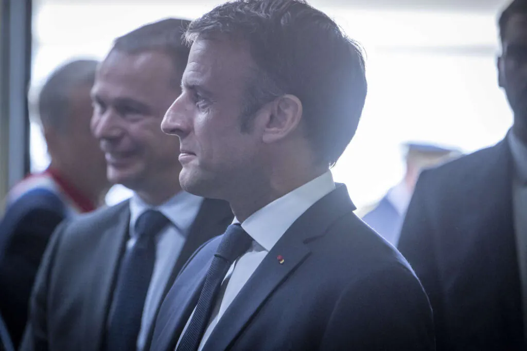 d42bacf_1683218787349-macron-saintes-20230504-13jpg En France, les prémices de la réindustrialisation
