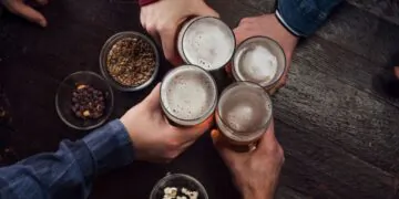 Les noctambules peuvent mourir plus tôt parce qu'ils ont tendance à boire et à fumer davantage, selon une étude